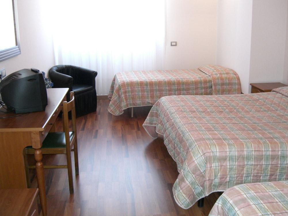Hotel Golden Римини Экстерьер фото