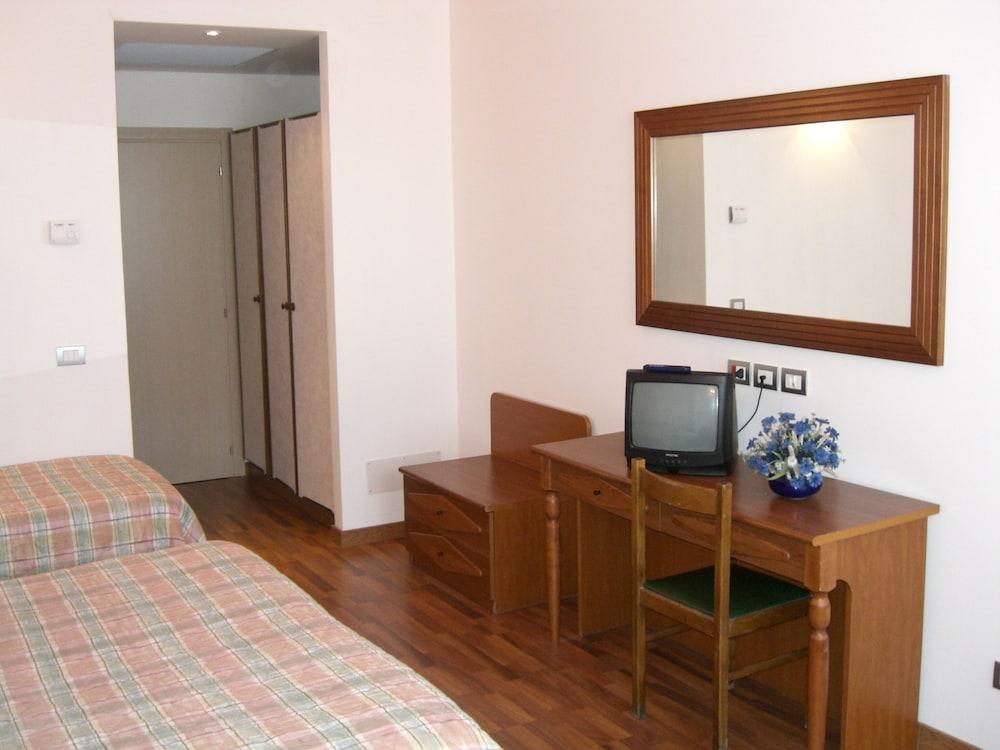Hotel Golden Римини Экстерьер фото