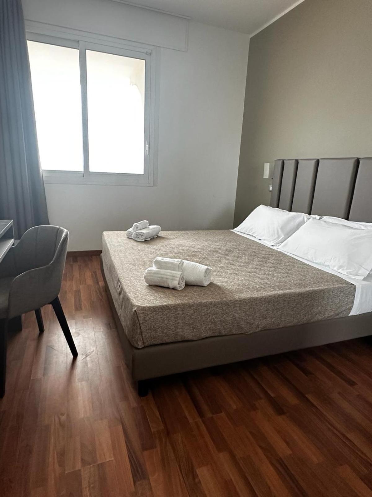 Hotel Golden Римини Экстерьер фото