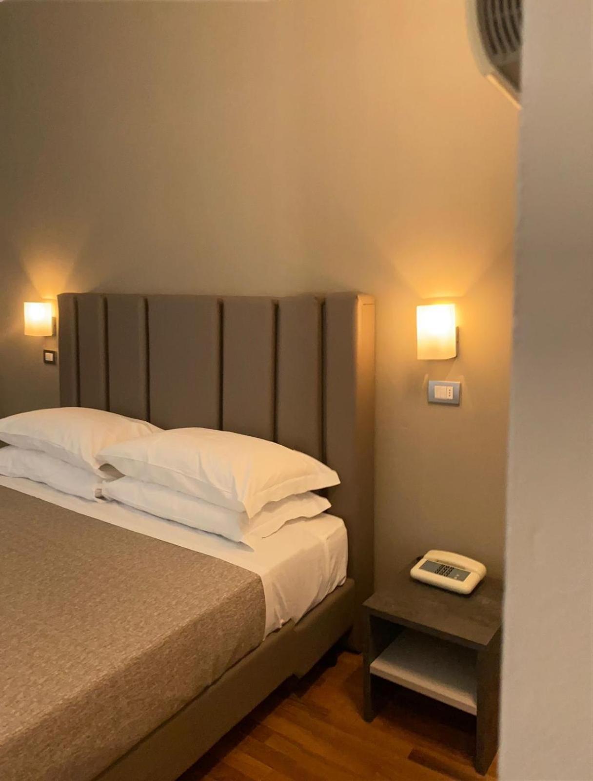 Hotel Golden Римини Экстерьер фото