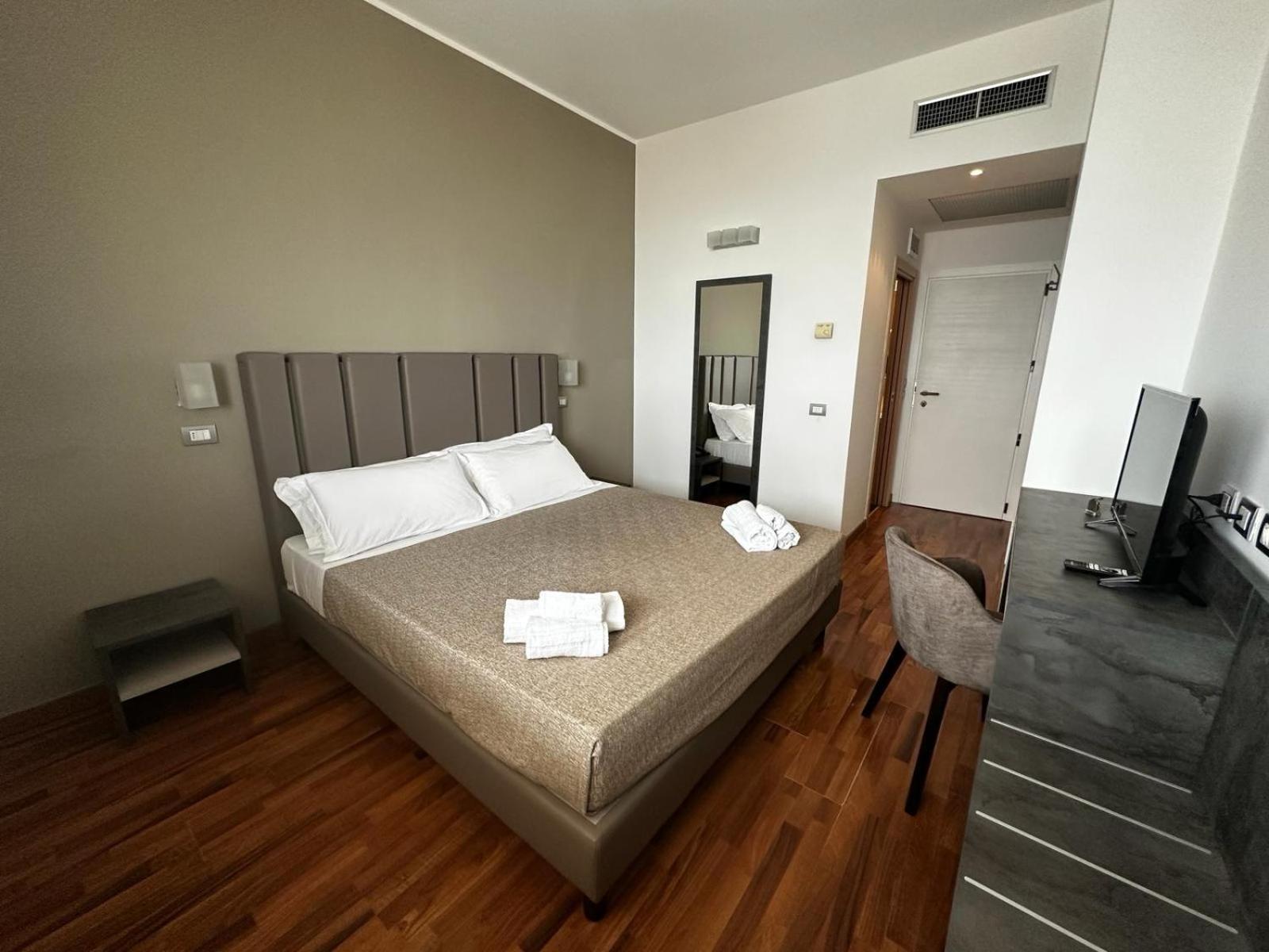 Hotel Golden Римини Экстерьер фото