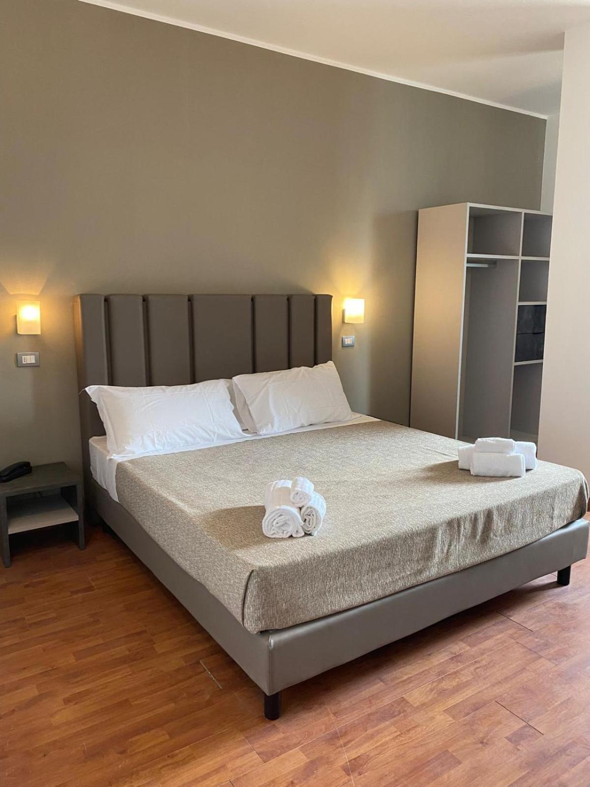 Hotel Golden Римини Экстерьер фото