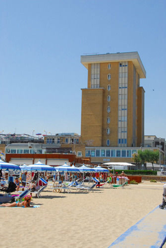 Hotel Golden Римини Экстерьер фото