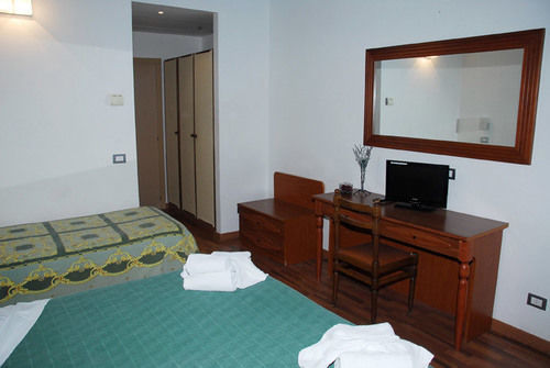 Hotel Golden Римини Экстерьер фото